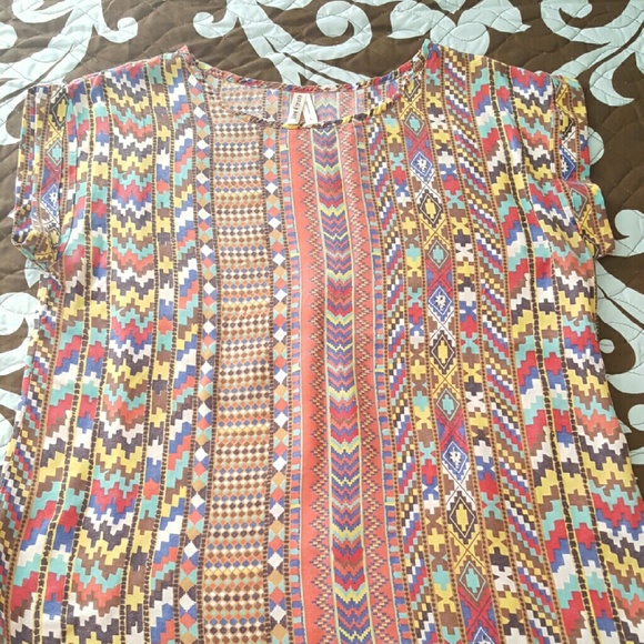 SOLD in bundle!!!  Tribal shirt