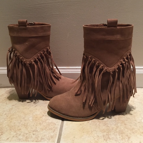 Fringe boots - Picture 1 of 4