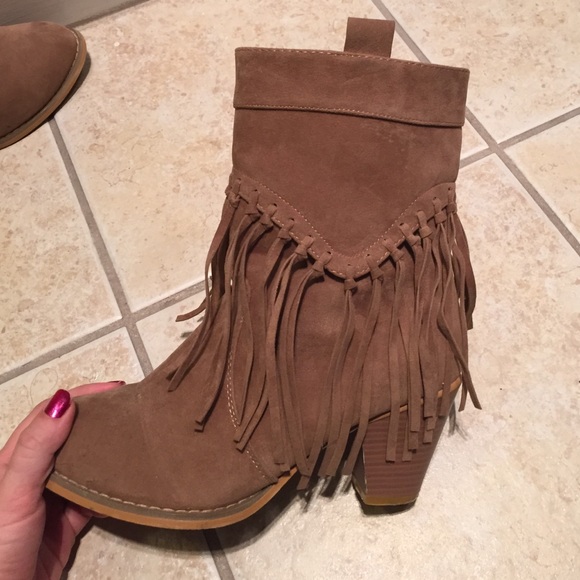 Fringe boots - Picture 2 of 4