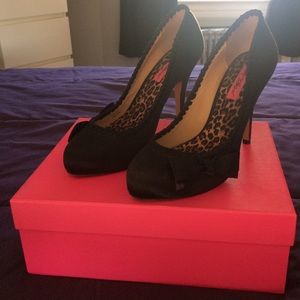 Betsey Johnson 'Nelson' Pump