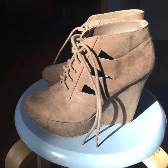 cute light brown wedges
