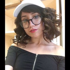 Meet your Posher, Caroline