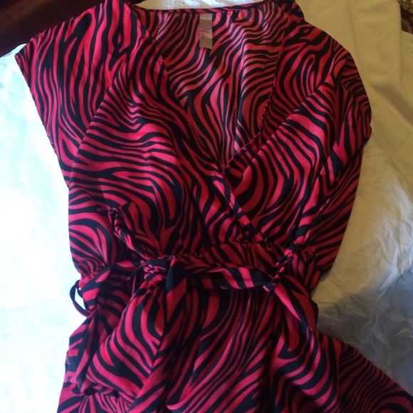 Red/Black print mini dress - Picture 2 of 2