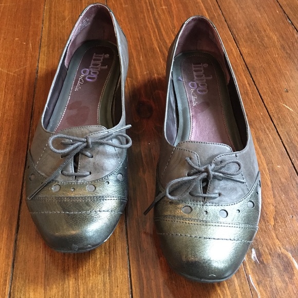 Clarks gray slip on flats