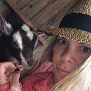 Meet your Posher, Chrissy