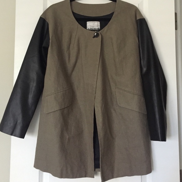 Kensie Linen coat with faux leather sleeves