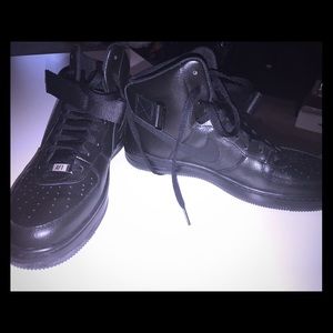 Air Force One Black high tops with strap
