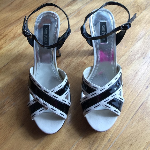 White House Black Market Adorable 4in platform