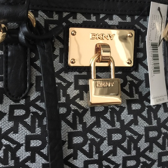 Final ♥️ new DKNY heritage pebbled PU shoulder bag - Picture 2 of 4