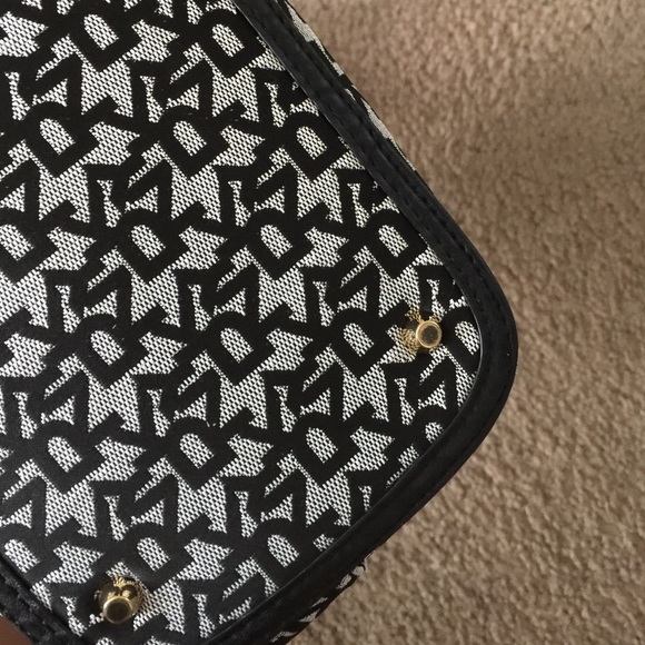 Final ♥️ new DKNY heritage pebbled PU shoulder bag - Picture 3 of 4