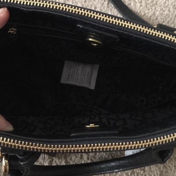Final ♥️ new DKNY heritage pebbled PU shoulder bag - Picture 4 of 4