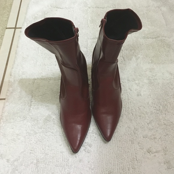 Red boots - Picture 2 of 4