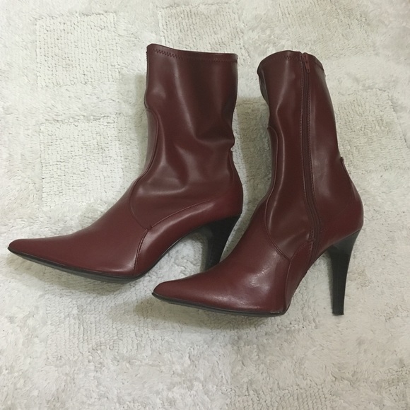 Red boots - Picture 3 of 4