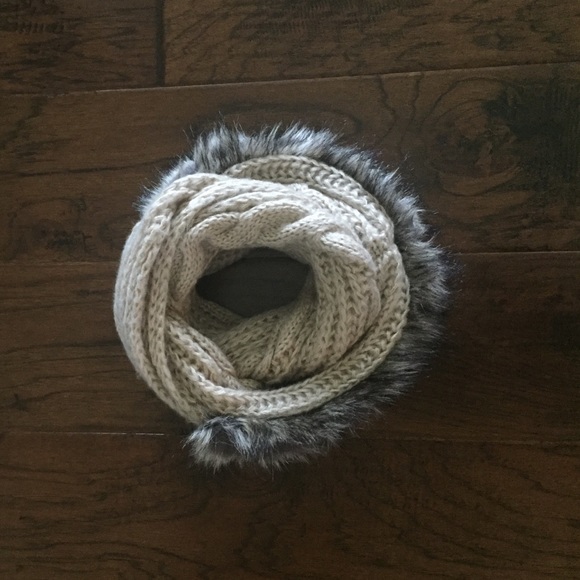 Knit/ Fur Infinity scarf - Picture 2 of 2