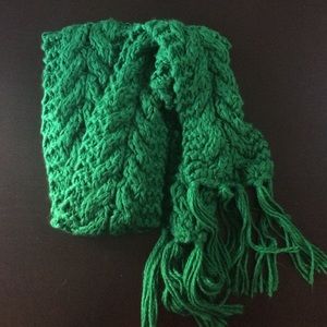 H&M kelly green chunky knit scarf