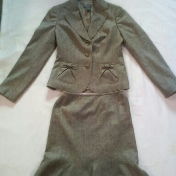 Beautiful Ann Taylor Fitted Suit P2