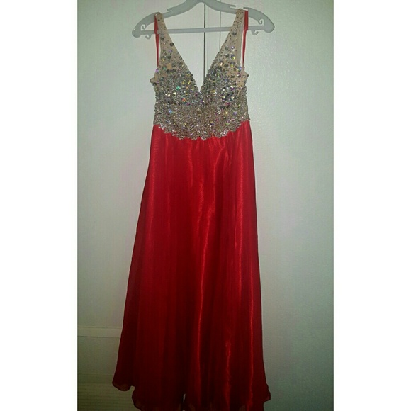 Extravagent evening gown - Picture 1 of 4