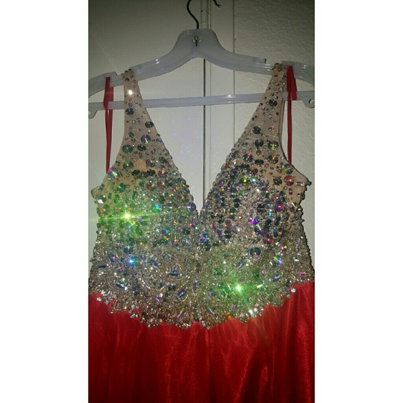 Extravagent evening gown - Picture 2 of 4