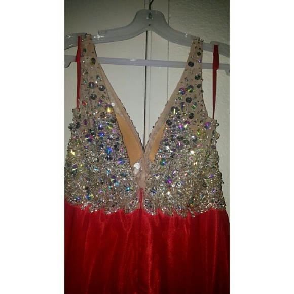 Extravagent evening gown - Picture 3 of 4