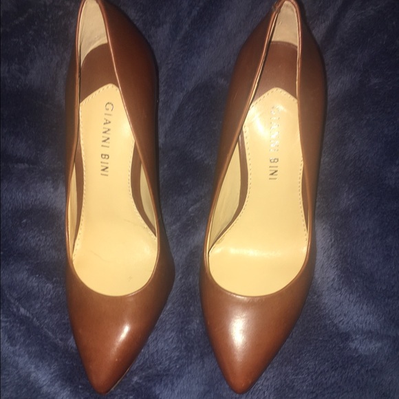 Gianni Bini Pointed-Toe Pumps