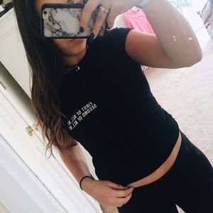 BRANDY MELVILLE BLACK GRAPHIC TEE