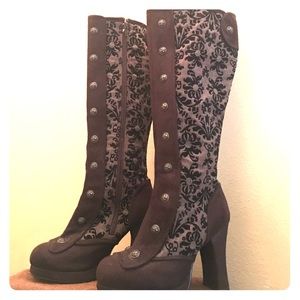 Steam punk vintage style boots.