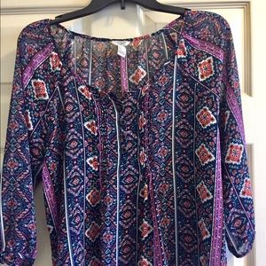 3/4 sleeve flowy peasant-style top.