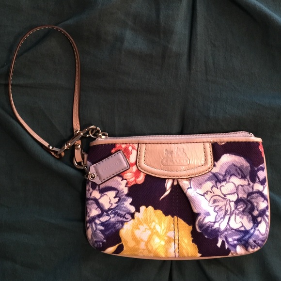 COACH wristlet - Picture 1 of 4