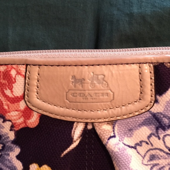 COACH wristlet - Picture 2 of 4