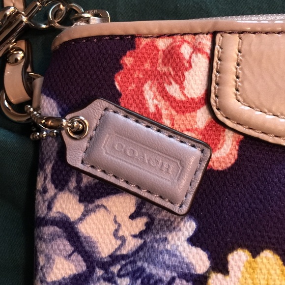 COACH wristlet - Picture 3 of 4
