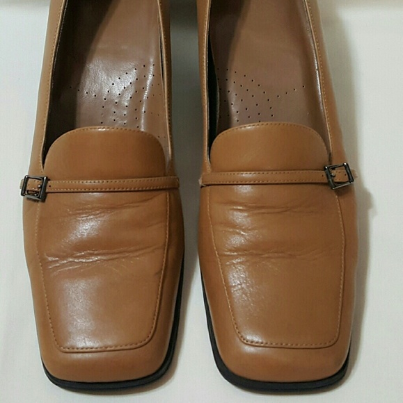 Tan loafers - Picture 2 of 4