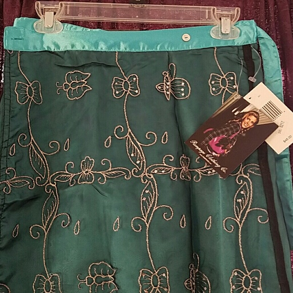 Skirt - Picture 3 of 3