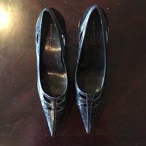 Black pumps by Kenneth Cole