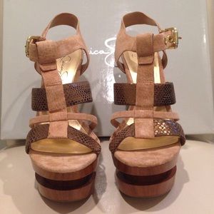 Jessica Simpson Suede heel!