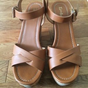 Nude wedges