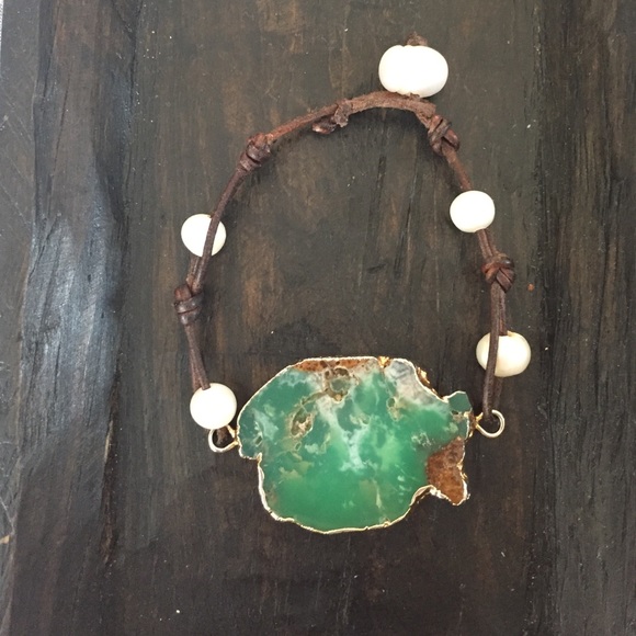 Jewelry - Geode leather and pearl bracelet