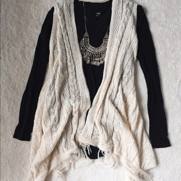 Knox Rose sleeveless fringe vest