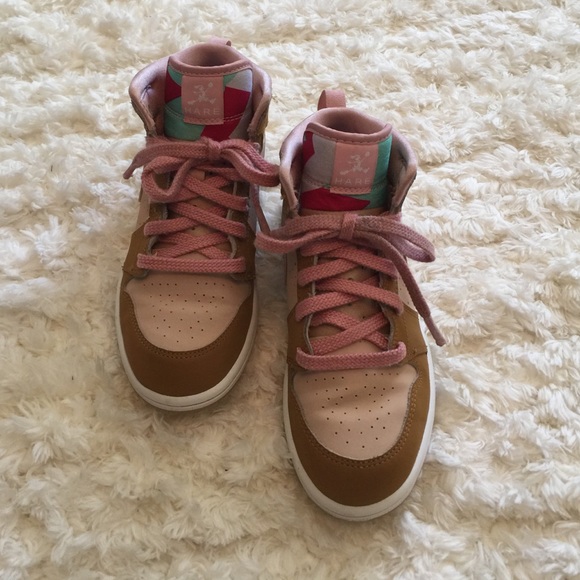 Girls Nike Air Jordan SZ 2