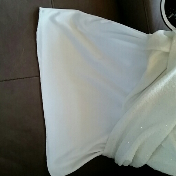 White off shoulder party dress - Picture 3 of 4