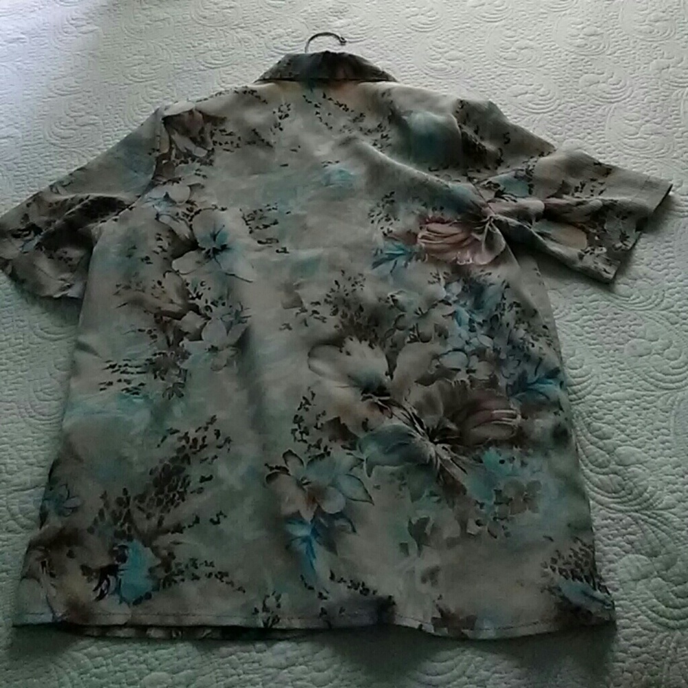 Flowered blouse - Picture 2 of 4