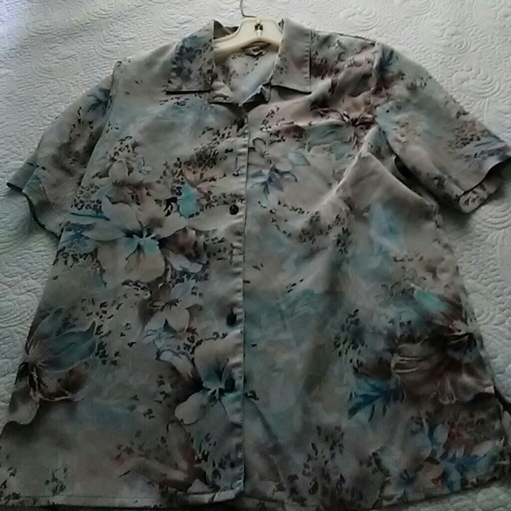 Flowered blouse - Picture 3 of 4