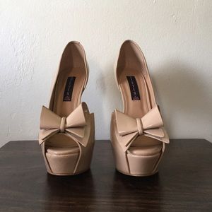 Nude Steve Madden pumps