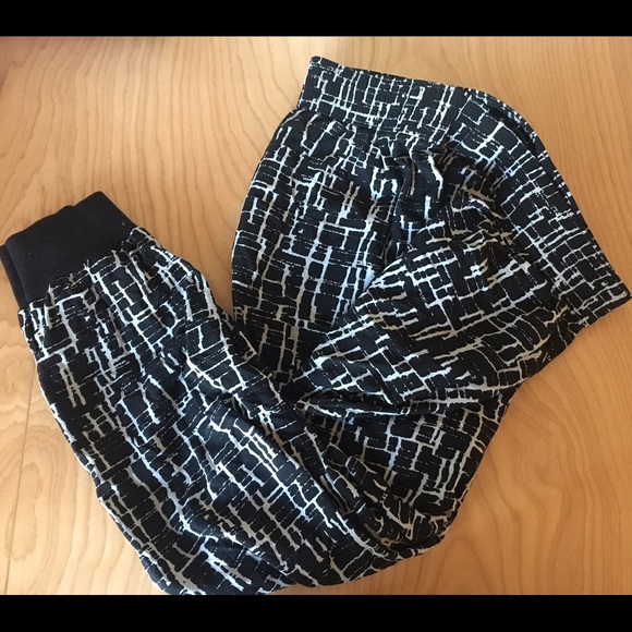 Supah cute Black and Tan Harem Pants from Banana