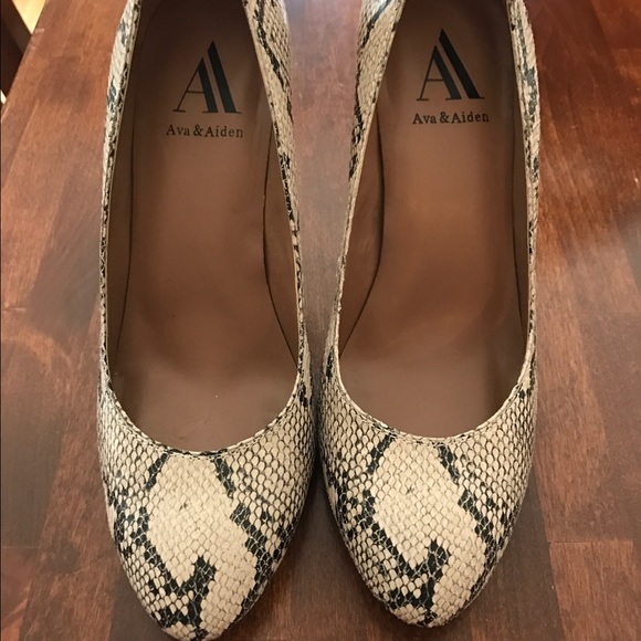 Ava & Aiden snakeskin pumps. Awesome. Sz. 6