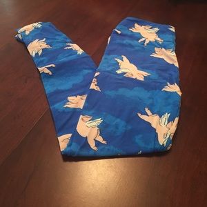 BNWT LuLaRoe OS leggings - blue with flying pigs!