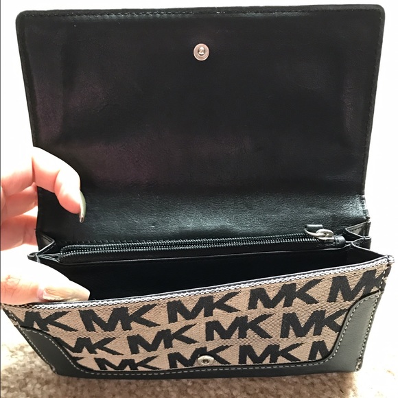 Michael Kors wallet - Picture 3 of 4