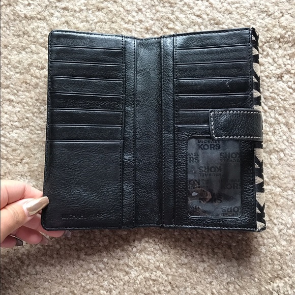 Michael Kors wallet - Picture 4 of 4