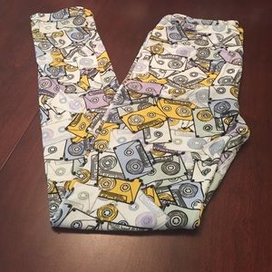 BNWT LuLaRoe OS leggings - white cassettes!