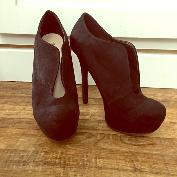 Qupid Shoes - NWOT Super Cute Cupid Booties