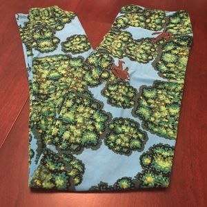 NWOT LuLaRoe OS leggings -light blue with bigfoot!